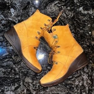 Timberland Nubuck Wedged Heeled Boots